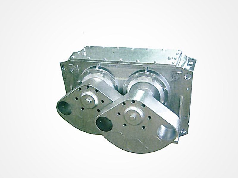 座式自同步稀油激振器